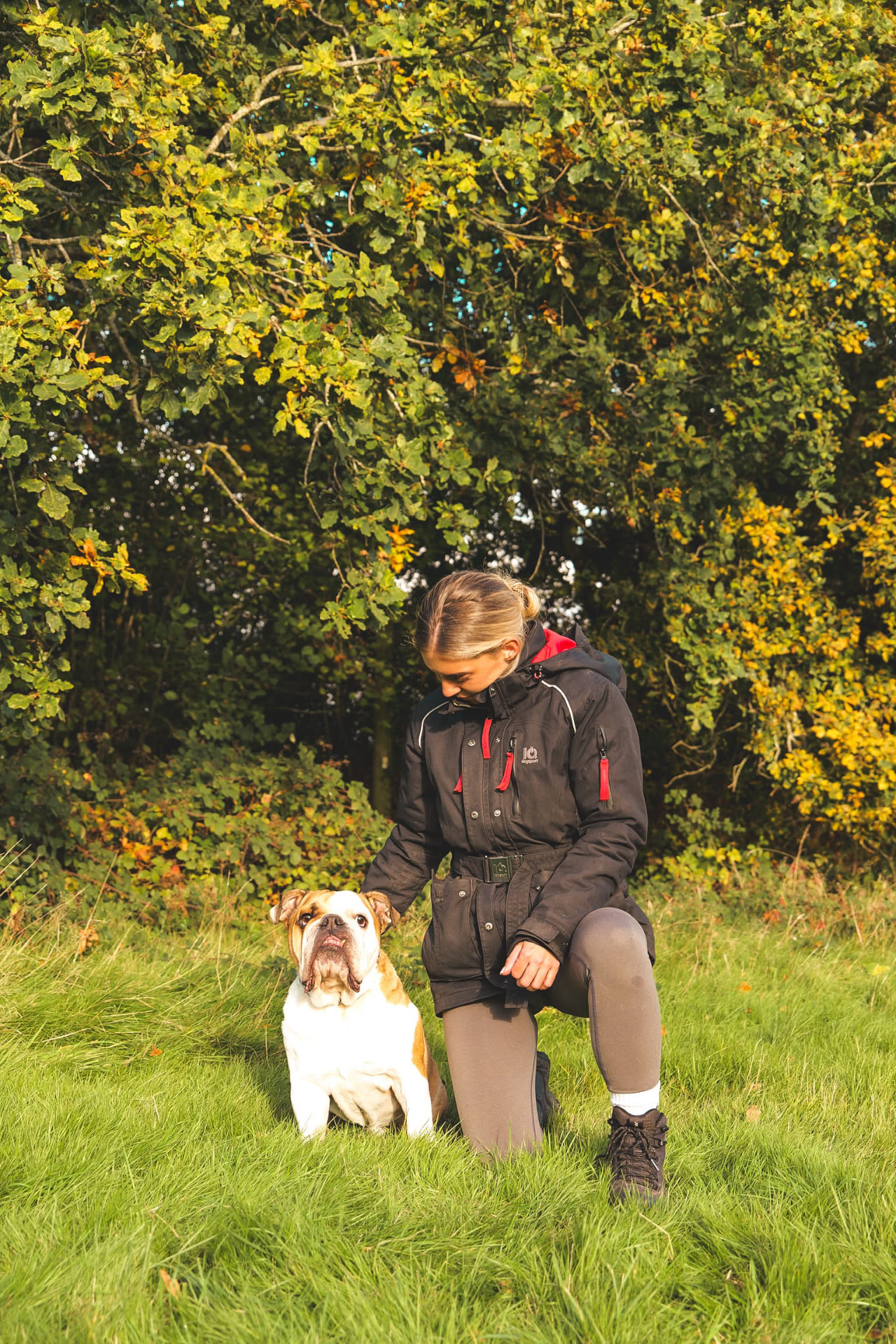 Holly kneeling beside a British Bulldog